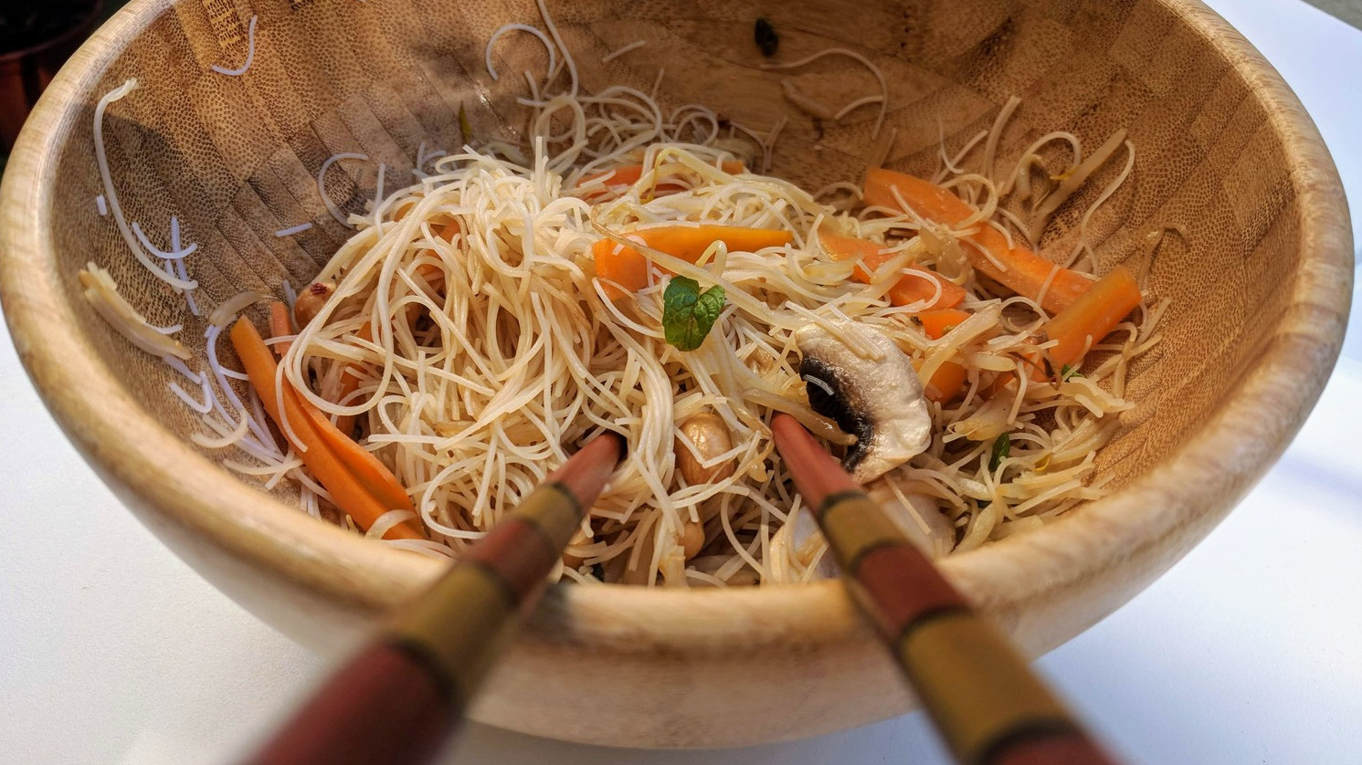 rice noodles with soy sprouts and mushrooms