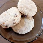 Banana-walnut cookies with raisins